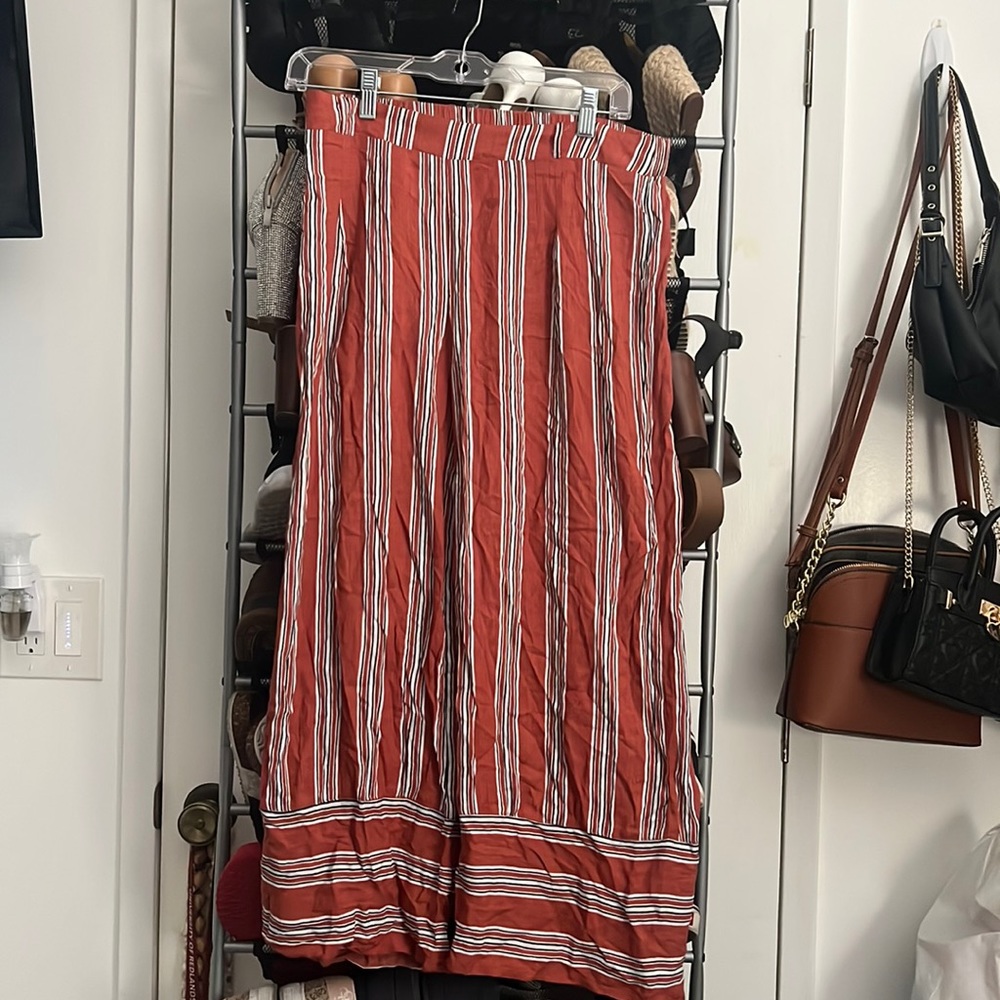 Women’s loose flare pant. Size medium